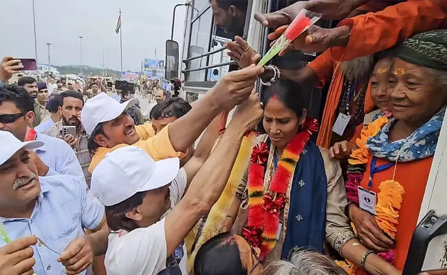 ಅಮರನಾಥ ಯಾತ್ರಿಕರಿಗೆ ಕಾಶ್ಮೀರಿ ಮುಸ್ಲಿಮರಿಂದ ಅದ್ದೂರಿ ಸ್ವಾಗತ