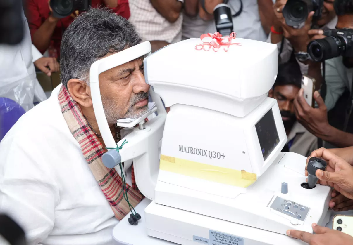 ಆಶಾಕಿರಣ ಯೋಜನೆ | ಪಂಚ ಗ್ಯಾರಂಟಿಗಳ ಜೊತೆಗೆ ‘ದೃಷ್ಟಿ ಗ್ಯಾರಂಟಿ’ ಸರಕಾರದ ಕೊಡುಗೆ: ಡಿ.ಕೆ.ಶಿವಕುಮಾರ್ ಆಶಾಕಿರಣ ಯೋಜನೆ | ಪಂಚ ಗ್ಯಾರಂಟಿಗಳ ಜೊತೆಗೆ ‘ದೃಷ್ಟಿ ಗ್ಯಾರಂಟಿ’ ಸರಕಾರದ ಕೊಡುಗೆ: ಡಿ.ಕೆ.ಶಿವಕುಮಾರ್