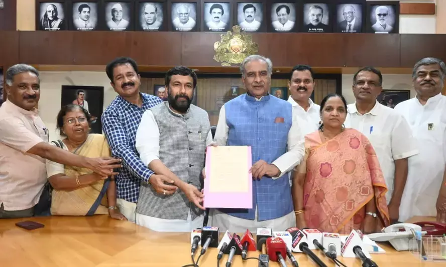 ಸಿಎಸ್‌ ವಿರುದ್ಧ ಅವಹೇಳನಕಾರಿ ಹೇಳಿಕೆ ಆರೋಪ : ರವಿಕುಮಾರ್ ವಿರುದ್ಧ ಸಭಾಪತಿಗೆ ಕಾಂಗ್ರೆಸ್‌ ನಿಯೋಗದಿಂದ ದೂರು