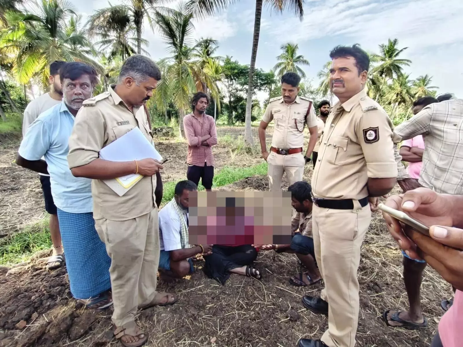 ಮಂಡ್ಯ | ಆತ್ಮಹತ್ಯೆಗೆ ಯತ್ನಿಸಿ ನದಿ ಮಧ್ಯೆ ಸಿಲುಕಿದ್ದ ವಿದ್ಯಾರ್ಥಿನಿಯ ರಕ್ಷಣೆ