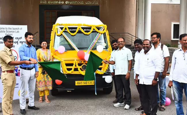 ಯಾದಗಿರಿ | ಸಂಚಾರಿ ವಿಜ್ಞಾನ ಪ್ರಯೋಗಲಾಯದ ಲಾಭ ಪಡೆಯಿರಿ: ಜಿಪಂ ಸಿಇಓ ಲವೀಶ್ ಓರಡಿಯಾ ಕರೆ