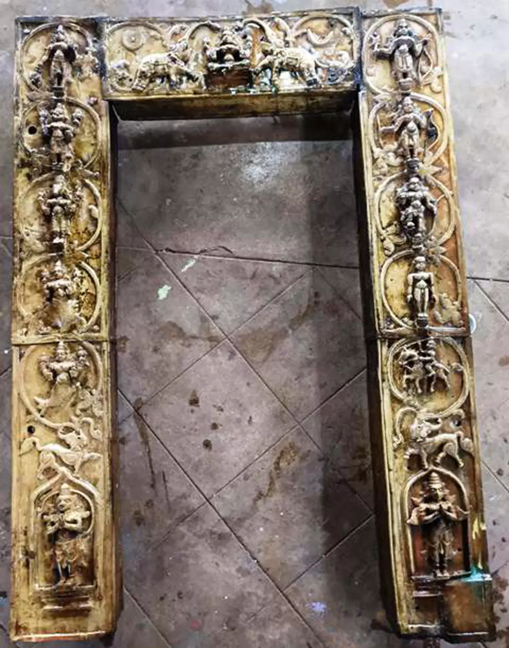 ಪೆರ್ಡೂರು: 16ನೇ ಶತಮಾನ ಪ್ರಾಚೀನ ದಶಾವತಾರ ದ್ವಾರಬಂಧ ಪತ್ತೆ ಪೆರ್ಡೂರು: 16ನೇ ಶತಮಾನ ಪ್ರಾಚೀನ ದಶಾವತಾರ ದ್ವಾರಬಂಧ ಪತ್ತೆ