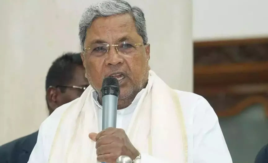 ರವಿಕುಮಾರ್ ಅವಹೇಳನಕಾರಿ ಹೇಳಿಕೆ | ಸೂಕ್ತ ಕ್ರಮ ಕೈಗೊಳ್ಳಲು ಪೊಲೀಸರಿಗೆ ಸೂಚನೆ : ಸಿದ್ದರಾಮಯ್ಯ ರವಿಕುಮಾರ್ ಅವಹೇಳನಕಾರಿ ಹೇಳಿಕೆ | ಸೂಕ್ತ ಕ್ರಮ ಕೈಗೊಳ್ಳಲು ಪೊಲೀಸರಿಗೆ ಸೂಚನೆ : ಸಿದ್ದರಾಮಯ್ಯ