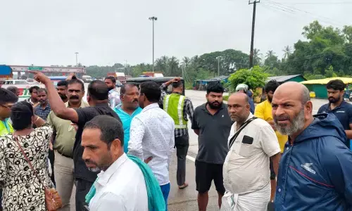 ಹೆಜಮಾಡಿ ಟೋಲ್ ಪ್ಲಾಝಾ ವಿವಾದ: ಶಾಶ್ವತ ತಡೆಗೋಡೆ ನಿರ್ಮಾಣಕ್ಕೆ ಗ್ರಾಪಂ ತಡೆ