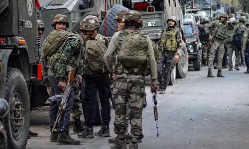 ಕಾಶ್ಮೀರ: ಉಗ್ರರ ಶೋಧ ಕಾರ್ಯಾಚರಣೆ 3ನೇ ದಿನಕ್ಕೆ; ಹೆಲಿಕಾಪ್ಟರ್, ಡ್ರೋನ್ ಬಳಕೆ