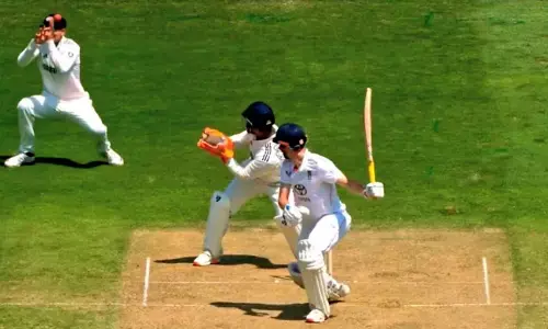 ಶುಭಮನ್ ಗಿಲ್ ತಲೆಗೆ ಅಪ್ಪಳಿಸಿದ ಚೆಂಡು, ಕೆಲ ಕ್ಷಣ ಆತಂಕ!