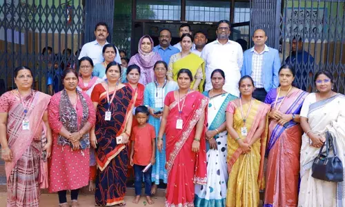 ಅಂಗನವಾಡಿ ಕೇಂದ್ರ, ಬಾಲಕಿಯರ ಬಾಲಮಂದಿರಕ್ಕೆ ದಿಢೀರ್ ಭೇಟಿ ನೀಡಿದ ಸಚಿವೆ ಲಕ್ಷ್ಮೀ ಹೆಬ್ಬಾಳ್ಕರ್