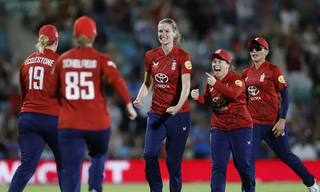 ಮಹಿಳೆಯರ 3ನೇ ಟಿ-20 ಪಂದ್ಯ | ಬ್ಯಾಟಿಂಗ್ ಕುಸಿತ ಕಂಡರೂ ಭಾರತ ವಿರುದ್ಧ ಗೆದ್ದ ಇಂಗ್ಲೆಂಡ್