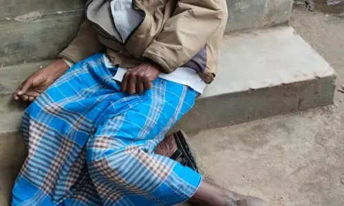 ಹಾಸನ: ಅಂಗಡಿ ಎದುರು ಕುಳಿತಲ್ಲೇ ಹೃದಯಾಘಾತದಿಂದ ವ್ಯಕ್ತಿ ಮೃತ್ಯು