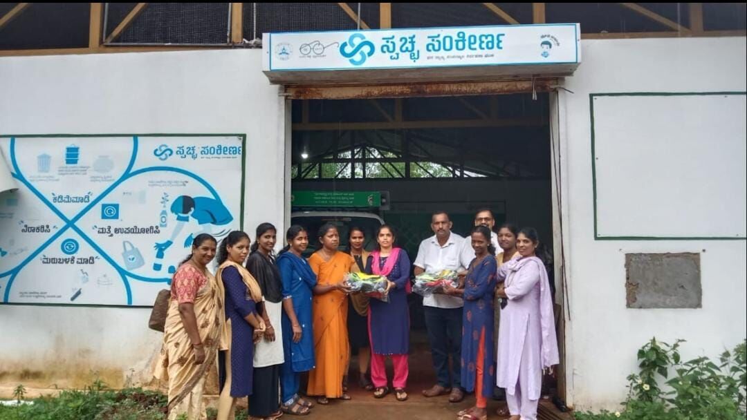 ಅನಂತಾಡಿ: ಸ್ವಚ್ಛತಾ ಸಿಬ್ಬಂದಿಗಳಿಗೆ ಸ್ವಚ್ಛತಾ ಪರಿಕರ, ಸಮವಸ್ತ್ರ ವಿತರಣೆ