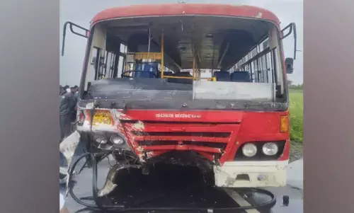 ಅಥಣಿಯಲ್ಲಿ ಭೀಕರ ರಸ್ತೆ ಅಪಘಾತ: ಕಲಬುರಗಿ ಮೂಲದ ದಂಪತಿ ಸೇರಿ ನಾಲ್ವರು ಮೃತ್ಯು