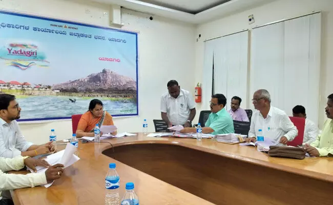 ಯಾದಗಿರಿ | ಕೆಕೆಆರ್‌ಡಿಬಿ ಯೋಜನೆಯಲ್ಲಿ ಸ್ಥಳೀಯ ಲೇಖಕರ ಪುಸ್ತಕ ಖರೀದಿ ಸಭೆ