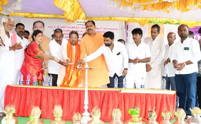 ಕಲಬುರಗಿ | 10 ಕೋಟಿ ರೂ. ವೆಚ್ಚದ ರಸ್ತೆ ಕಾಮಗಾರಿಗೆ ಶಾಸಕ ಬಸವರಾಜ್ ಮತ್ತಿಮಡು ಚಾಲನೆ