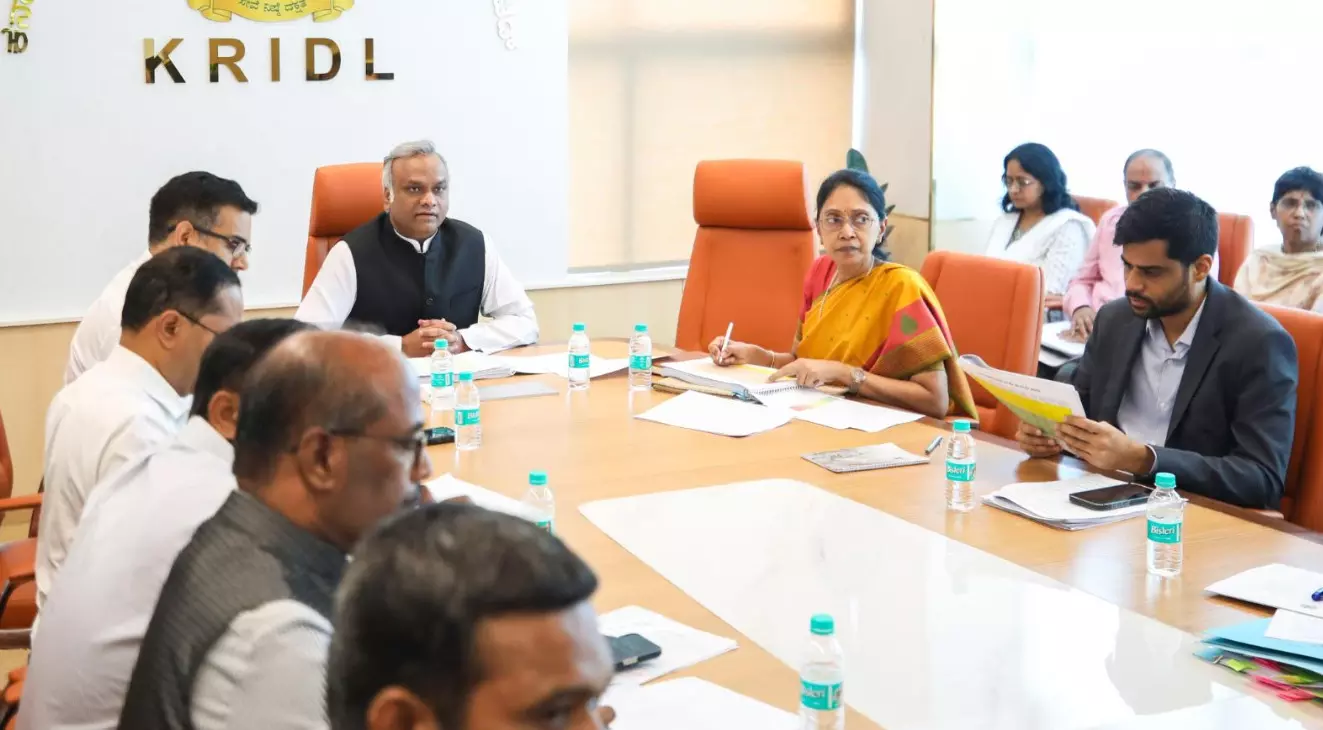 ‘ಕಾಮಗಾರಿಗಳಲ್ಲಿ ಗುಣಮಟ್ಟ ಕಾಪಾಡಿಕೊಳ್ಳಲು ಎಚ್ಚರಿಕೆ ವಹಿಸಿ’; ಜಿಲ್ಲಾ ಪಂಚಾಯತ್ ಸಿಇಒಗಳಿಗೆ ಸಚಿವ ಪ್ರಿಯಾಂಕ್ ಖರ್ಗೆ ಸೂಚನೆ