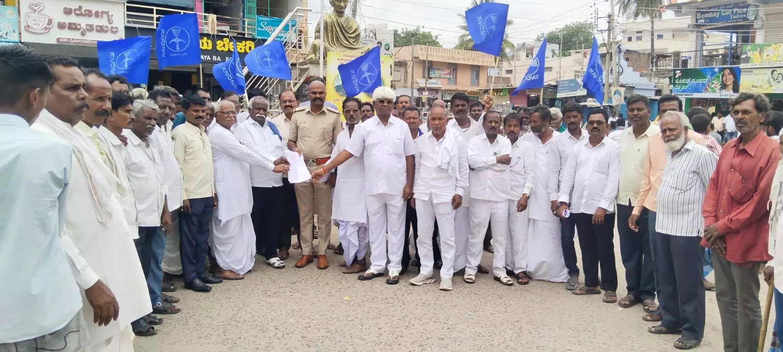 ಸುರಪುರ | ಎಸ್‌ಪಿ ಅವರ ವರ್ಗಾವಣೆ ರದ್ದುಗೊಳಿಸಲು ಆಗ್ರಹಿಸಿ ಕರ್ನಾಟಕ ದಲಿತ ಸಂಘರ್ಷ ಸಮಿತಿ ಕ್ರಾಂತಿಕಾರಿ ಬಣದಿಂದ ಪ್ರತಿಭಟನೆ