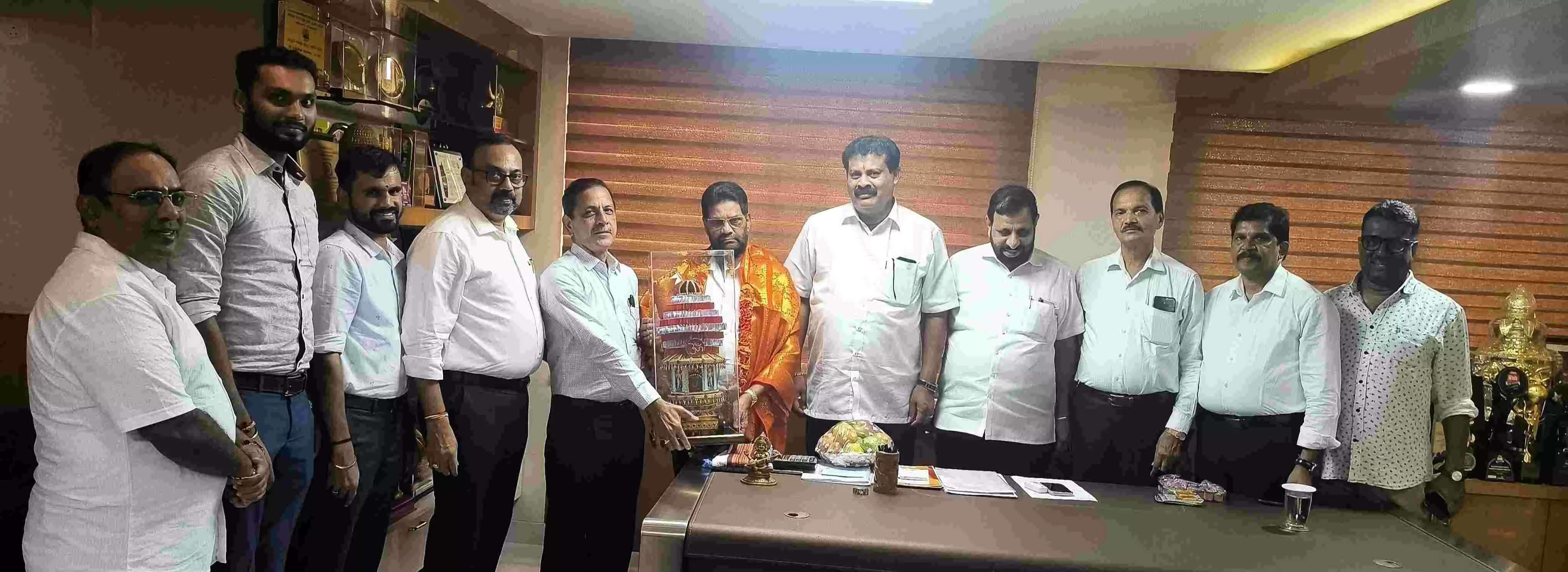 ಡಾ. ಎಂ.ಎನ್. ರಾಜೇಂದ್ರ ಕುಮಾರ್‌ಗೆ ಅಭಿನಂದನೆ