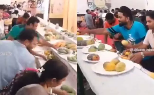 ಲಕ್ನೋ: ಮಾವು ಮೇಳದಲ್ಲಿ ಪ್ರದರ್ಶನಕ್ಕಿಟ್ಟಿದ್ದ ಹಣ್ಣುಗಳ ತಟ್ಟೆಯನ್ನೇ ಹೊತ್ತೊಯ್ದ ಜನರು!