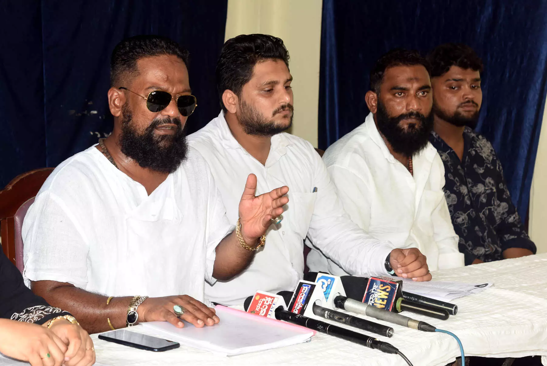 ಕಿರುಕುಳ ನೀಡಿದ್ದನ್ನು ಪ್ರಶ್ನಿಸಿದಕ್ಕೆ ನನ್ನ ವಿರುದ್ಧ ಸುಳ್ಳು ಕೇಸು: ಅಬ್ದುಲ್ ರವೂಫ್ ಸ್ಪಷ್ಟನೆ ಕಿರುಕುಳ ನೀಡಿದ್ದನ್ನು ಪ್ರಶ್ನಿಸಿದಕ್ಕೆ ನನ್ನ ವಿರುದ್ಧ ಸುಳ್ಳು ಕೇಸು: ಅಬ್ದುಲ್ ರವೂಫ್ ಸ್ಪಷ್ಟನೆ