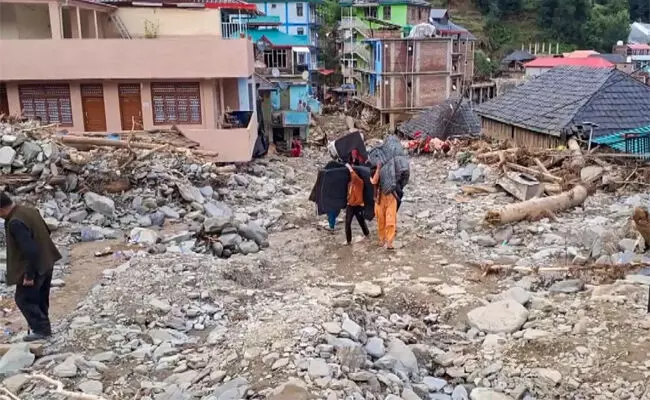 ಭೂಕುಸಿತಕ್ಕೆ ಮುನ್ನ ಗ್ರಾಮಸ್ಥರನ್ನು ಎಚ್ಚರಿಸಿದ ನಾಯಿ; ದುರಂತದಿಂದ ಪಾರಾದ 67 ಮಂದಿ