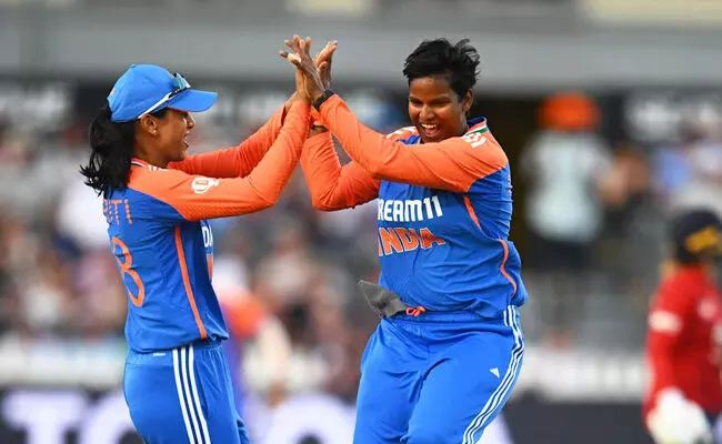 ಐಸಿಸಿ ಟಿ20 ಬೌಲರ್ ರ‍್ಯಾಂಕಿಂಗ್; 2ನೇ ಸ್ಥಾನಕ್ಕೇರಿದ ದೀಪ್ತಿ ಶರ್ಮಾ