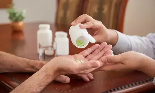 ಔಷಧಿ ಶಾಸ್ತ್ರ ಪ್ರಮಾಣಪತ್ರ ಹೊಂದಿರುವ ಹೋಮಿಯೊಪತಿ ವೈದ್ಯರಿಗೆ ಅಲೋಪತಿ ಚಿಕಿತ್ಸೆ ನೀಡಲು ಅವಕಾಶ