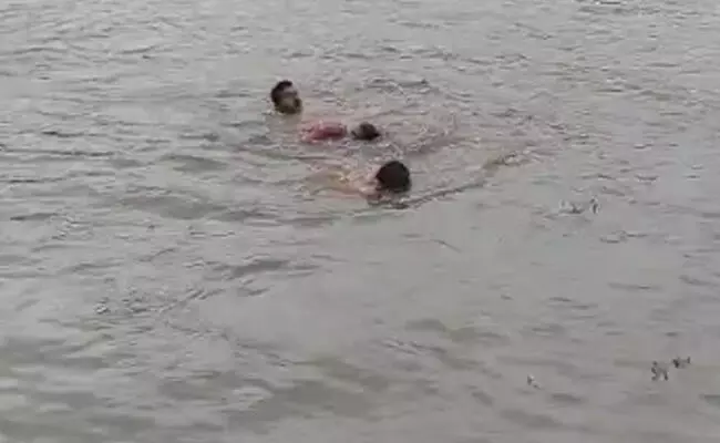 ಚಿಕ್ಕಮಗಳೂರು | ಆತ್ಮಹತ್ಯೆಗೆ ಯತ್ನಿಸಿ ಕೆರೆಗೆ ಹಾರಿದ್ದ ಮಹಿಳೆಯ ರಕ್ಷಣೆ