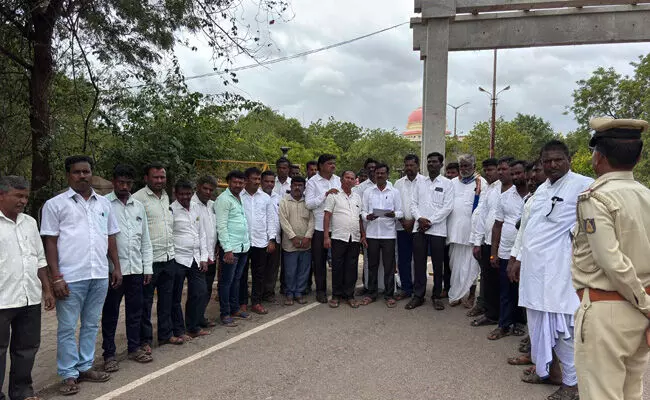 ಕೊಪ್ಪಳ | ಎಸ್.ಸಿ/ಎಸ್.ಟಿ ಅಲೆಮಾರಿ ಅಭಿವೃದ್ಧಿ ನಿಗಮದ ಅಧ್ಯಕ್ಷೆ ಜಿ.ಪಲ್ಲವಿ ಅವರ ಮೇಲಿನ ಹಲ್ಲೆ ಖಂಡಿಸಿ ಪ್ರತಿಭಟನೆ