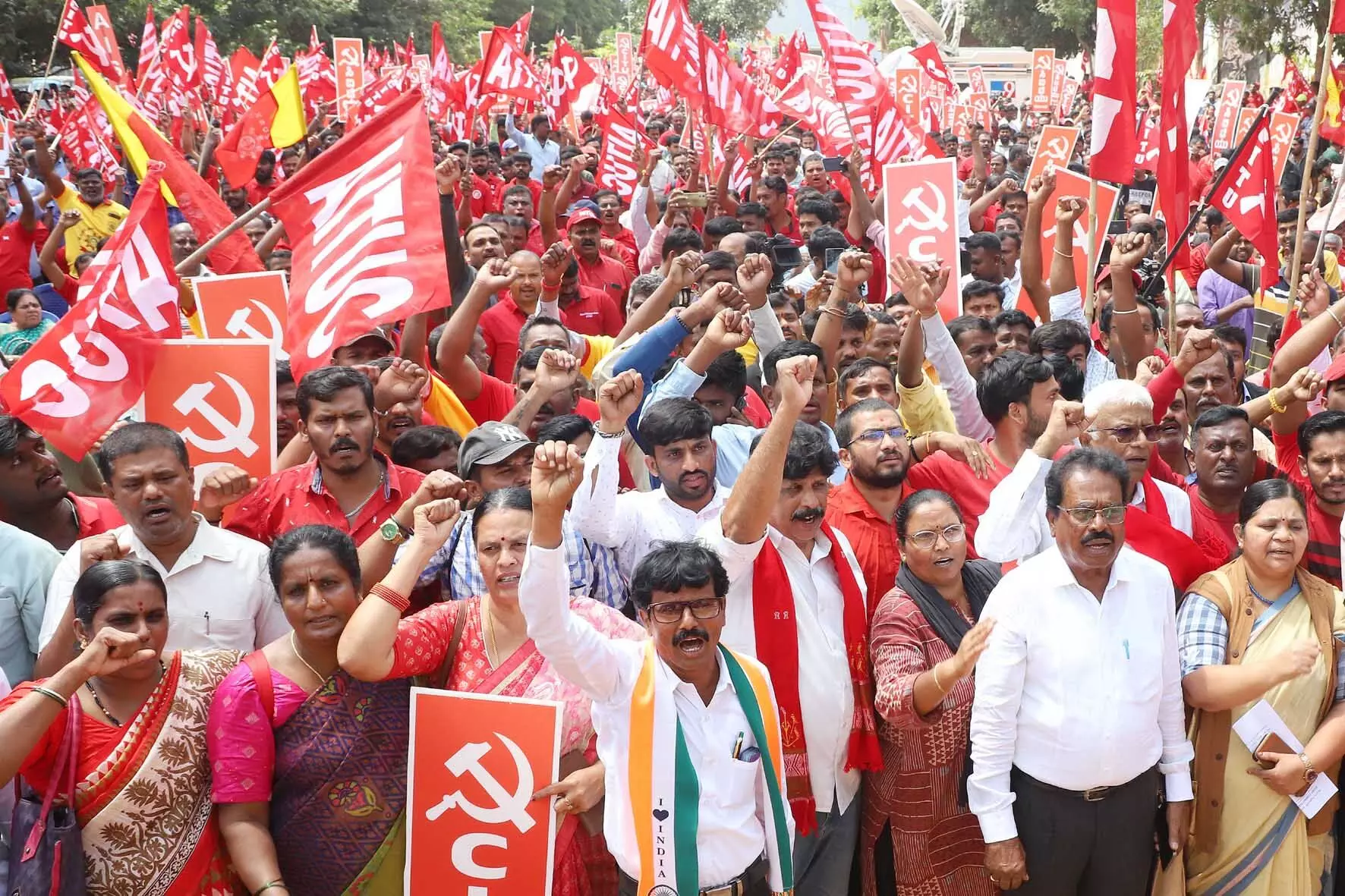 ಭಾರತ್ ಬಂದ್ ಬೆಂಬಲಿಸಿ ರಾಜ್ಯದ ವಿವಿಧೆಡೆಗಳಲ್ಲಿ ಕಾರ್ಮಿಕರ ಮುಷ್ಕರ