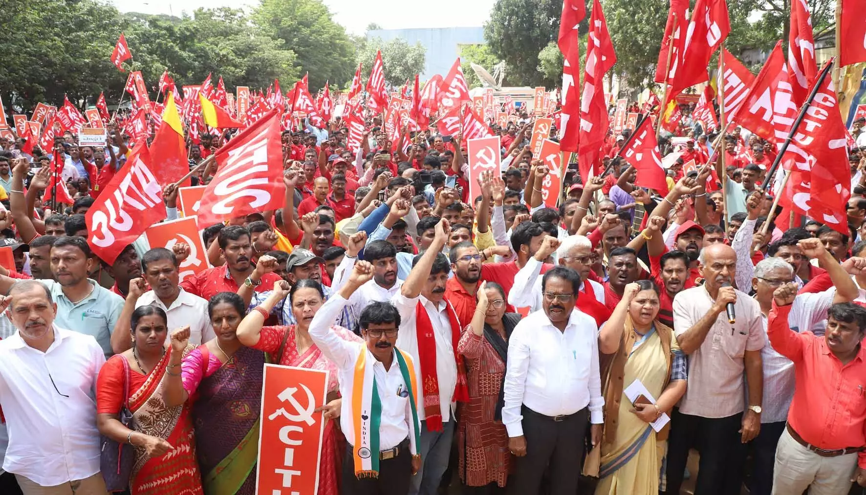 ಭಾರತ್ ಬಂದ್ ಬೆಂಬಲಿಸಿ ರಾಜ್ಯದ ವಿವಿಧೆಡೆಗಳಲ್ಲಿ ಕಾರ್ಮಿಕರ ಮುಷ್ಕರ