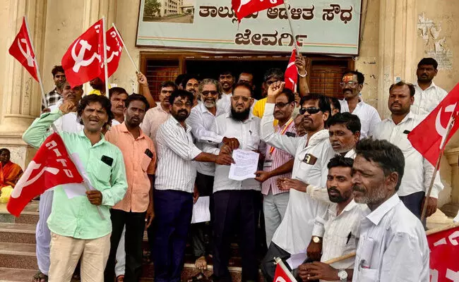 ಜೇವರ್ಗಿ| ಭಾರತ್ ಬಂದ್ ಮುಷ್ಕರಕ್ಕೆ ಸಿಐಟಿಯು, ರೈತ ಸಂಘಟನೆಗಳ ಬೆಂಬಲ ಜೇವರ್ಗಿ| ಭಾರತ್ ಬಂದ್ ಮುಷ್ಕರಕ್ಕೆ ಸಿಐಟಿಯು, ರೈತ ಸಂಘಟನೆಗಳ ಬೆಂಬಲ
