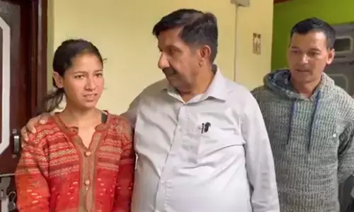 ಹಿಮಾಚಲ ಪ್ರದೇಶ: ಭೂಕುಸಿತದ ಅವಶೇಷಗಳಡಿ 5 ಗಂಟೆ ಸಿಕ್ಕಿಹಾಕಿಕೊಂಡಿದ್ದ ಮಹಿಳೆ ಸ್ವಯಂರಕ್ಷಣೆ!