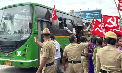 ಕೊಪ್ಪಳ | ಕಾರ್ಮಿಕ ಸಂಘಟನೆಗಳ ರಾಷ್ಟ್ರವ್ಯಾಪಿ ಮುಷ್ಕರ: ಪ್ರತಿಭಟನಾ ನಿರತ ಕಾರ್ಮಿಕ ಮುಖಂಡರ ಬಂಧನ