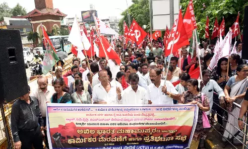 ರಾಷ್ಟ್ರವ್ಯಾಪಿ ಮುಷ್ಕರ ಹಿನ್ನೆಲೆ: ಮಂಗಳೂರಿನಲ್ಲಿ ಕಾರ್ಮಿಕ ಸಂಘಟನೆಗಳ ಮೆರವಣಿಗೆ, ಪ್ರತಿಭಟನಾ ಸಭೆ