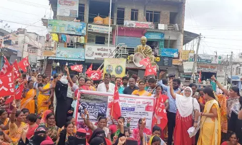 ಯಾದಗಿರಿ | ಕೇಂದ್ರ ಸರಕಾರದ ವಿರುದ್ಧ ಕಾರ್ಮಿಕ ಸಂಘಟನೆಗಳಿಂದ ಪ್ರತಿಭಟನೆ