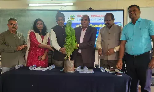 ಕಲಬುರಗಿ | ಪತ್ರಕರ್ತರು ವಸ್ತುನಿಷ್ಠ ವರದಿಗೆ ಆದ್ಯತೆ ನೀಡಬೇಕು: ಕುಲಪತಿ ಪ್ರೊ.ಬಾಬಣ್ಣ ಹೂವಿನಬಾವಿ