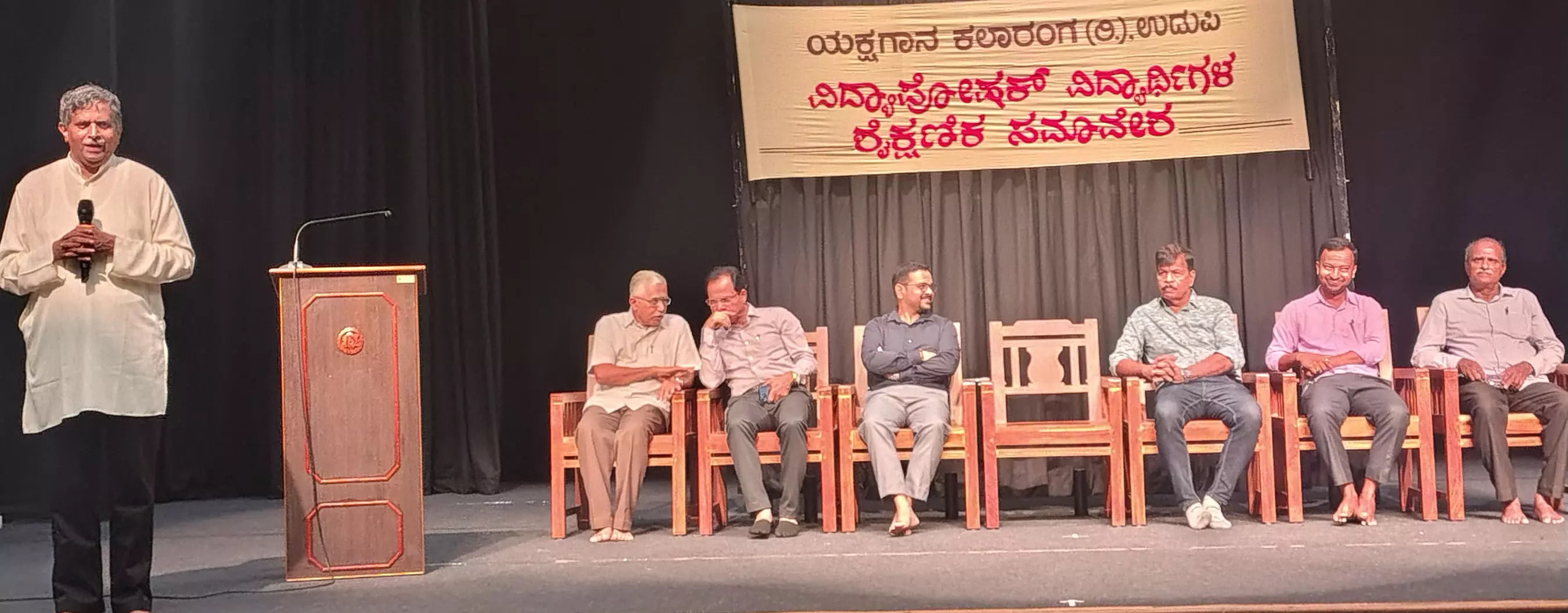 ವಿದ್ಯಾಪೋಷಕ್ ಪದವಿ ವಿದ್ಯಾರ್ಥಿಗಳ ಶೈಕ್ಷಣಿಕ ಸಮಾವೇಶ ವಿದ್ಯಾಪೋಷಕ್ ಪದವಿ ವಿದ್ಯಾರ್ಥಿಗಳ ಶೈಕ್ಷಣಿಕ ಸಮಾವೇಶ