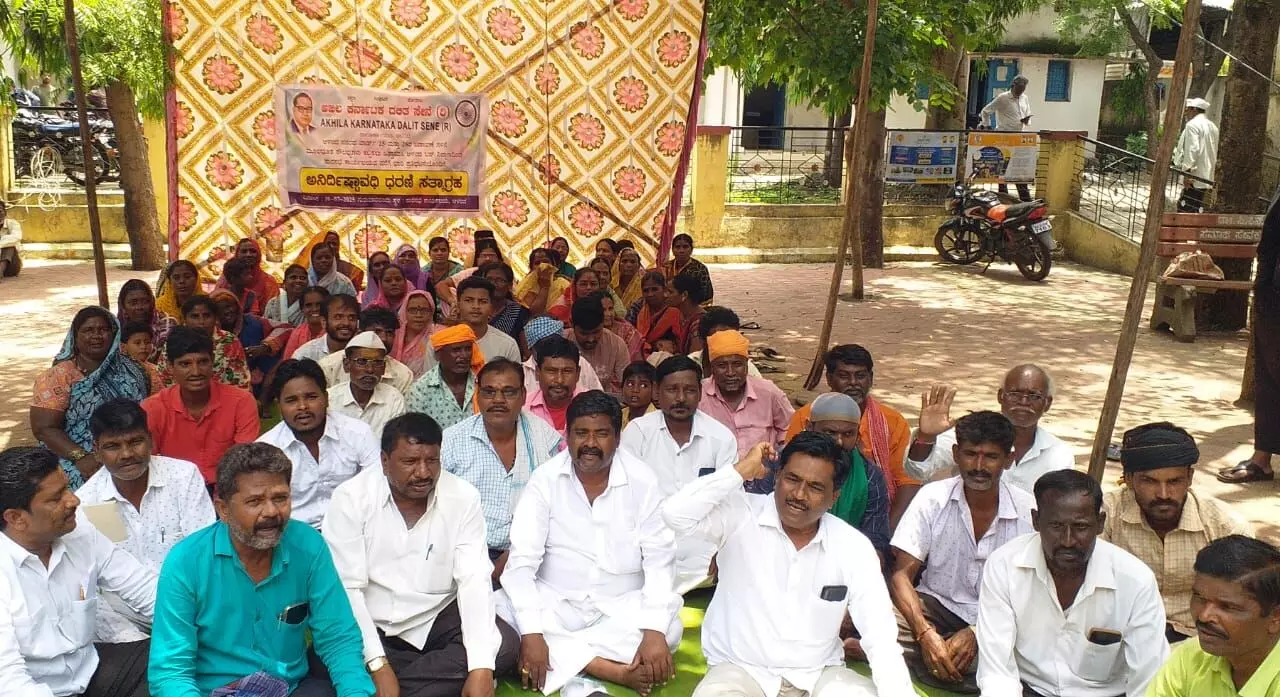 ಕಲಬುರಗಿ | ಆಳಂದ ವಾರ್ಡ್‌ಗಳಲ್ಲಿ ಮೂಲಸೌಲಭ್ಯಗಳ ನಿರ್ಲಕ್ಷ್ಯ ಖಂಡಿಸಿ ಅಖಿಲ ಕರ್ನಾಟಕ ದಲಿತ ಸೇನೆ ಧರಣಿ