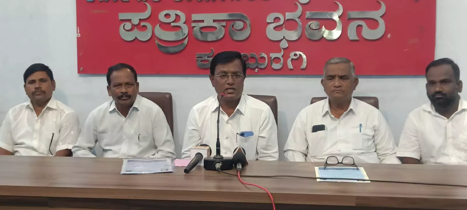 ಕಲಬುರಗಿ | ಜು.14ರಂದು ಮಹಾಬೋಧಿ ಮುಕ್ತಿ ಆಂದೋಲನ ಪೂರ್ವಭಾವಿ ಸಭೆ : ಎ.ಬಿ.ಹೊಸಮನಿ ಕಲಬುರಗಿ | ಜು.14ರಂದು ಮಹಾಬೋಧಿ ಮುಕ್ತಿ ಆಂದೋಲನ ಪೂರ್ವಭಾವಿ ಸಭೆ : ಎ.ಬಿ.ಹೊಸಮನಿ