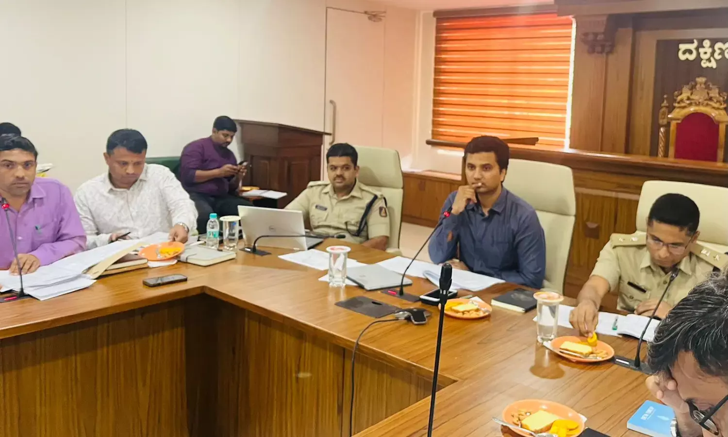 ಮಂಗಳೂರಿನ ಕ್ಲಾಕ್ ಟವರ್ - ಸ್ಟೇಟ್‌ ಬ್ಯಾಂಕ್ ದ್ವಿಮುಖ ಸಂಚಾರ: ವರದಿ ಸಲ್ಲಿಸಲು ಡಿಸಿ ಸೂಚನೆ