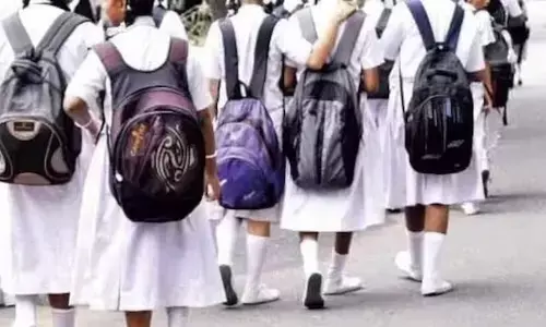 ಮಹಾರಾಷ್ಟ್ರ | ಶಾಲಾ ಶೌಚಾಲಯದಲ್ಲಿ ರಕ್ತದ ಕಲೆ ಪತ್ತೆ ಬಳಿಕ ಬಾಲಕಿಯರನ್ನು ವಿವಸ್ತ್ರಗೊಳಿಸಿ ಪರಿಶೀಲನೆ : ಪ್ರಾಂಶುಪಾಲ ಸಹಿತ 8 ಮಂದಿ ವಿರುದ್ಧ ಪ್ರಕರಣ ದಾಖಲು