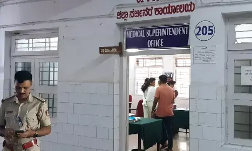 ಕಾರವಾರ| ಜಿಲ್ಲಾ ಸರ್ಜನ್ ಡಾ. ಶಿವಾನಂದ ಕುಡ್ತರಕರ ಲೋಕಾಯುಕ್ತ ಬಲೆಗೆ