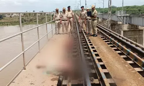 ದಾವಣಗೆರೆ | ರೈಲಿಗೆ ತಲೆಕೊಟ್ಟು ತಾಯಿ, ಮಗಳು ಆತ್ಮಹತ್ಯೆ