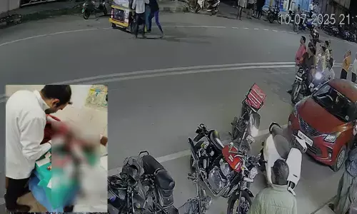 ಮೈಸೂರು | ಆಟೋದಲ್ಲಿ ಹೋಗುತ್ತಿದ್ದ ನಾಲ್ವರ ಮೇಲೆ ಮಾರಕಾಸ್ತ್ರಗಳಿಂದ ಹಲ್ಲೆ; ದೃಶ್ಯ ಸಿಸಿಟಿವಿಯಲ್ಲಿ ಸೆರೆ