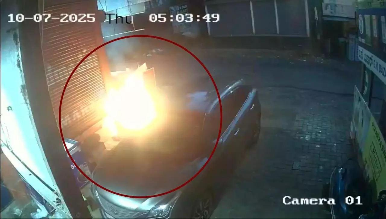 ಗುರುವಾಯನಕೆರೆ | ಬಾಕಿ ಹಣ ಕೇಳಿದ್ದಕ್ಕೆ ಅಂಗಡಿಯ ಫ್ಲೆಕ್ಸ್ ಗೆ ಬೆಂಕಿ ಹಚ್ಚಿದ ಕಿಡಿಗೇಡಿ: ಆರೋಪಿಯ ಬಂಧನ