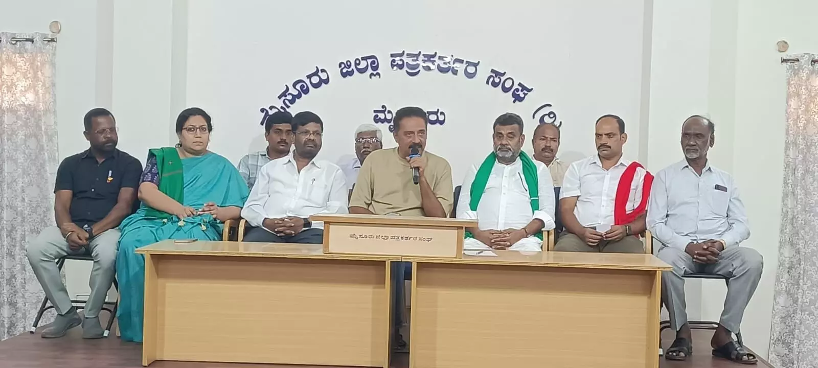 ರೈತರಿಗೆ ಕೊಟ್ಟ ಮಾತು ತಪ್ಪಿದ ಸಿದ್ದರಾಮಯ್ಯ: ಪ್ರಕಾಶ್ ರಾಜ್ ವಾಗ್ದಾಳಿ