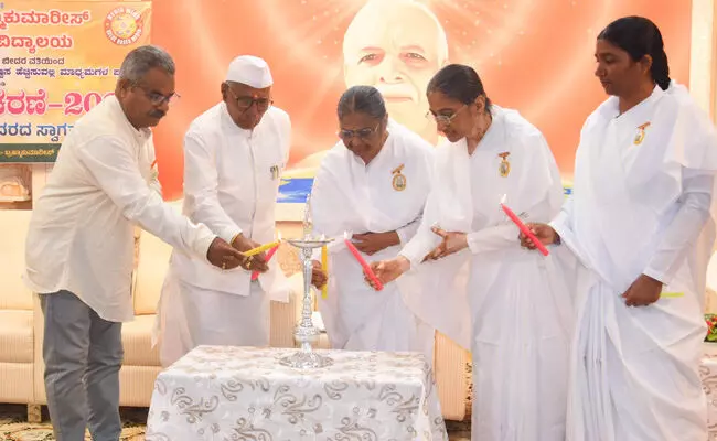 ಬೀದರ್ | ಸಮಾಜದಲ್ಲಿ ಶಾಂತಿ, ಏಕತೆ ಹೆಚ್ಚಿಸುವಲ್ಲಿ ಮಾಧ್ಯಮಗಳ ಪಾತ್ರ ಅಪಾರ : ಬಿ.ಕೆ.ಪ್ರತಿಮಾ ಬಹೆನ್ ಜಿ ಬೀದರ್ | ಸಮಾಜದಲ್ಲಿ ಶಾಂತಿ, ಏಕತೆ ಹೆಚ್ಚಿಸುವಲ್ಲಿ ಮಾಧ್ಯಮಗಳ ಪಾತ್ರ ಅಪಾರ : ಬಿ.ಕೆ.ಪ್ರತಿಮಾ ಬಹೆನ್ ಜಿ