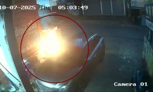 ಗುರುವಾಯನಕೆರೆ | ಬಾಕಿ ಹಣ ಕೇಳಿದ್ದಕ್ಕೆ ಅಂಗಡಿಯ ಫ್ಲೆಕ್ಸ್ ಗೆ ಬೆಂಕಿ ಹಚ್ಚಿದ ಕಿಡಿಗೇಡಿ: ಆರೋಪಿಯ ಬಂಧನ