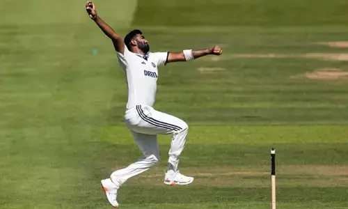 ರೂಟ್ ಶತಕ, ಕಾರ್ಸ್, ಸ್ಮಿತ್ ಅರ್ಧಶತಕ, ಬುಮ್ರಾಗೆ 5 ವಿಕೆಟ್ ಗೊಂಚಲು