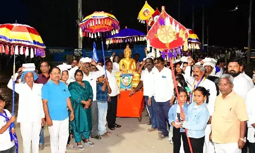 ಕಲಬುರಗಿ | ಬುದ್ಧ, ಧಮ್ಮ ಪುಸ್ತಕಗಳ ಮೆರವಣಿಗೆ