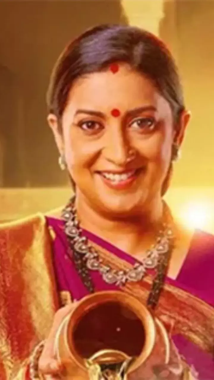 ಟಿವಿ ಧಾರಾವಾಹಿಗಾಗಿ ಹಲವು ವರ್ಷಗಳ ಬಳಿಕ ಮತ್ತೆ ಬಣ್ಣ ಹಚ್ಚಿದ ಮಾಜಿ ಸಂಸದೆ ಸ್ಮೃತಿ ಇರಾನಿ ಟಿವಿ ಧಾರಾವಾಹಿಗಾಗಿ ಹಲವು ವರ್ಷಗಳ ಬಳಿಕ ಮತ್ತೆ ಬಣ್ಣ ಹಚ್ಚಿದ ಮಾಜಿ ಸಂಸದೆ ಸ್ಮೃತಿ ಇರಾನಿ